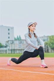 [天下足球]超级乌龙 竟为健在名宿默哀